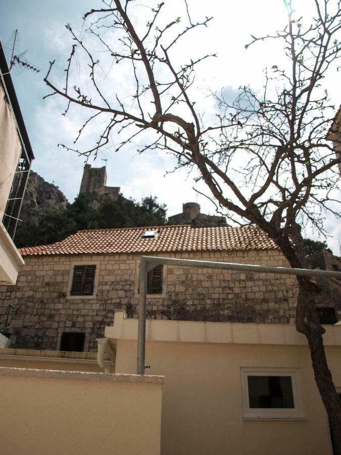 House Nataniel In Omis Near Sea Appartement Buitenkant foto