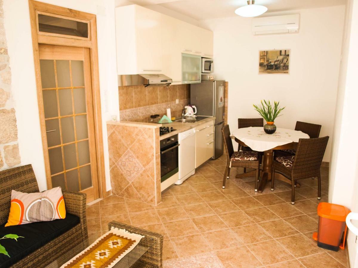 House Nataniel In Omis Near Sea Appartement Buitenkant foto