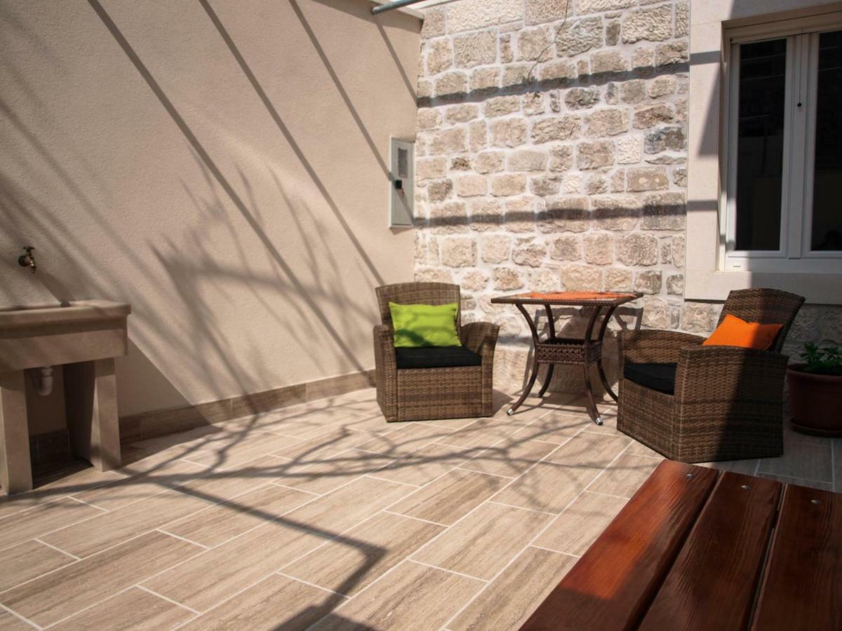 House Nataniel In Omis Near Sea Appartement Buitenkant foto