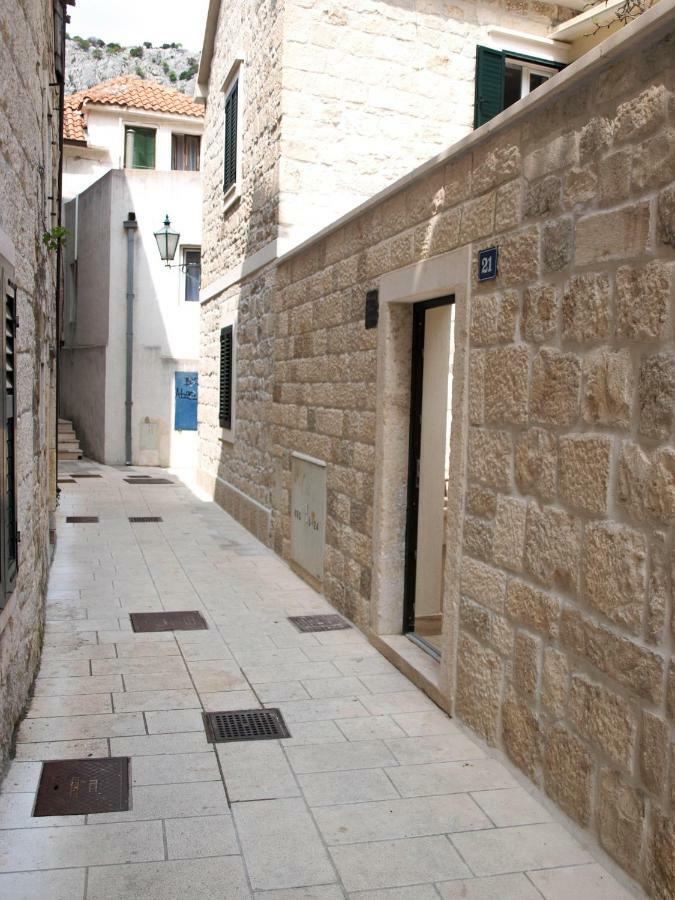 House Nataniel In Omis Near Sea Appartement Buitenkant foto