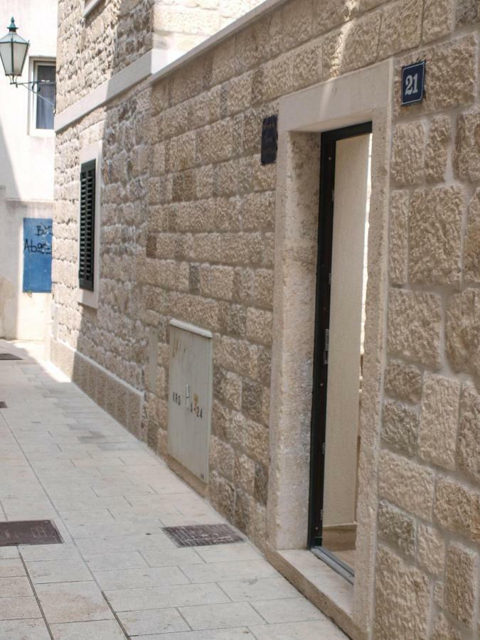 House Nataniel In Omis Near Sea Appartement Buitenkant foto