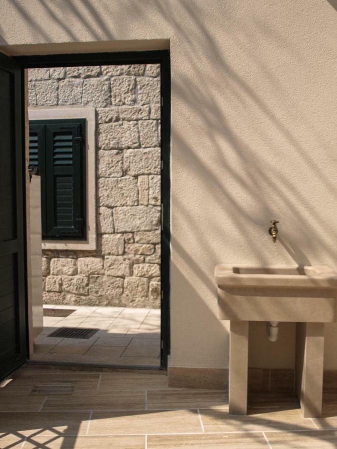 House Nataniel In Omis Near Sea Appartement Buitenkant foto