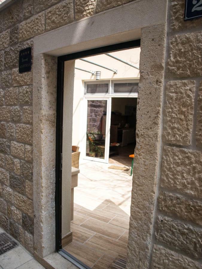 House Nataniel In Omis Near Sea Appartement Buitenkant foto