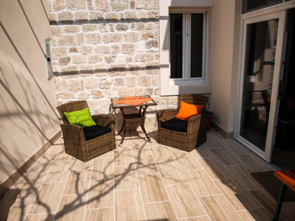 House Nataniel In Omis Near Sea Appartement Buitenkant foto